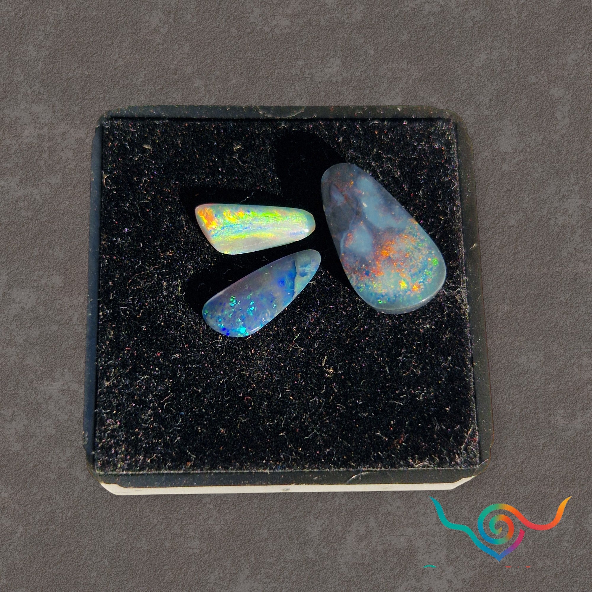 Kristal Opaal lotje 2 met black opaal